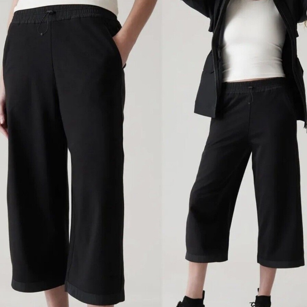 Athleta Triumph Hybrid Wide Leg Crop- Black